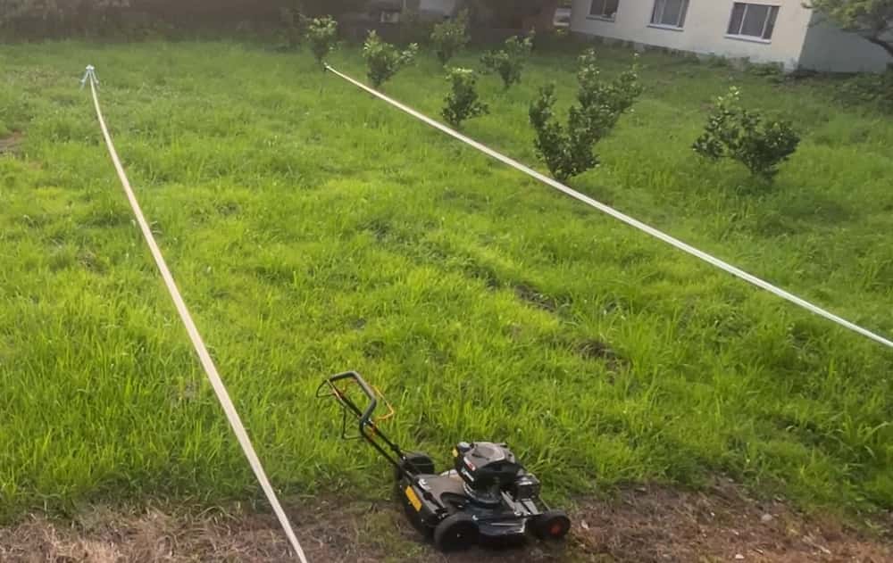 自走式草刈機で草刈りをする前の状態