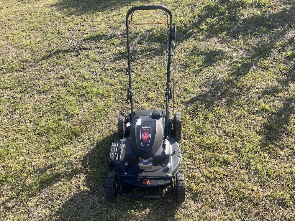 草刈りをラクにする自走式草刈り機